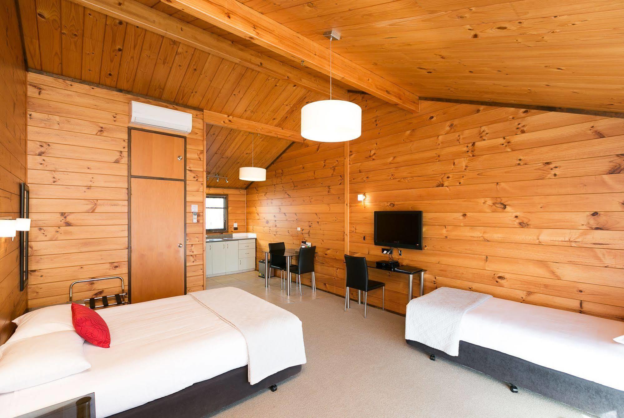 ניו פלימות' Lockwood Manor Motel מראה חיצוני תמונה
