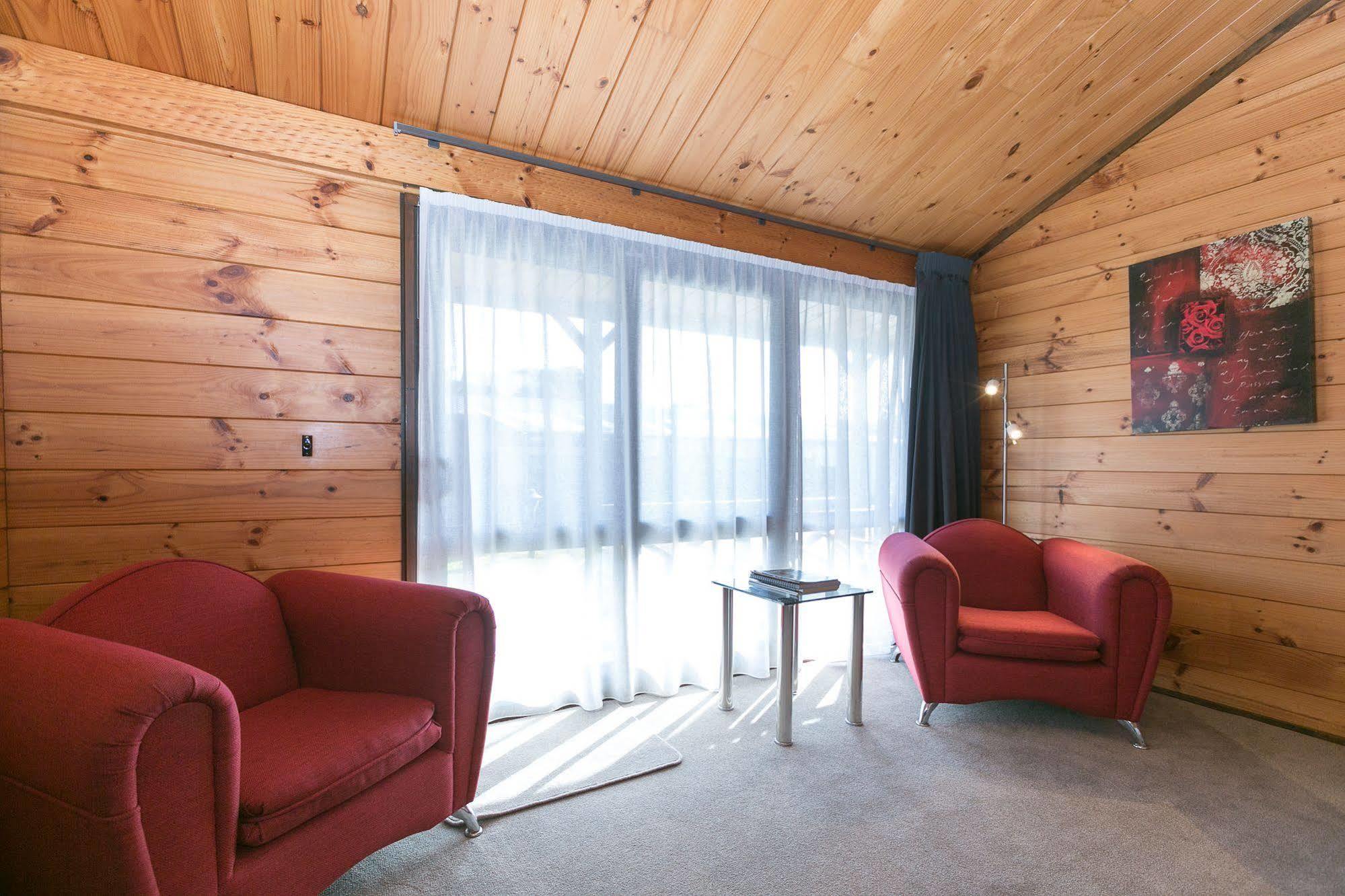 ניו פלימות' Lockwood Manor Motel מראה חיצוני תמונה